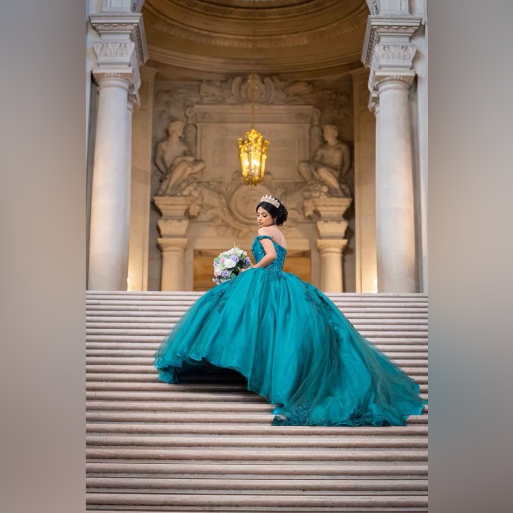 quinceañera dress (emerald green), bouquet, and crown 💚